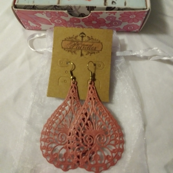 Bohemian style earrings...pierced - Picture 1 of 4